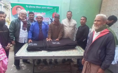 লালমনিরহাটে বীর মুক্তিযোদ্ধা ইলিয়াস ফাউন্ডেশনের শীতবস্ত্র বিতরণ