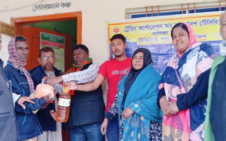 আত্রাইয়ে টিসিবির পণ্যে খুশি অসহায় মানুষেরা 