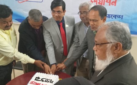 ফরিদপুরে দৈনিক যুগান্তরের ২৫ বছর পদার্পণ উপলক্ষে আলোচনা সভা ও কেক কাটা অনুষ্ঠিত