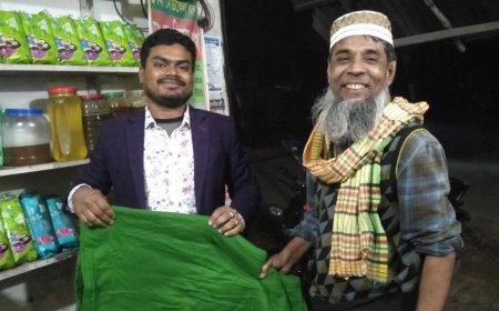 কুমারখালীতে শীতার্তদের পাশে পৌর মৎস্যজীবী লীগের আহবায়ক  মোঃ সিয়াম শেখ 