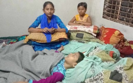 মায়ের পরকীয়া প্রেমিকের বাড়িতে তিন অসহায় শিশুর আকুতি