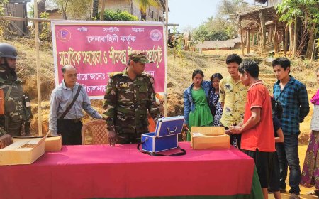 সীমান্তে সেনা বাহিনীর  মানবিক  সহায়তা পেল শতাধিক পরিবার
