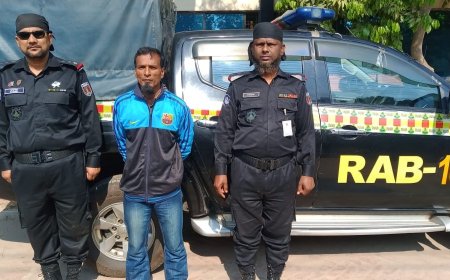 ফরিদপুরে ‌যাবজ্জীবন কারাদণ্ড প্রাপ্ত পলাতক আসামীকে গ্রেফতার করেছে র‍্যাব-১০, সিপিসি-৩