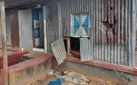 সালথায় মদন হাজীর মেলা বন্ধ করা নিয়ে দুপক্ষের সংঘর্ষে আহত-১৫  বাড়িঘর ভাংচুর-লুটপাট