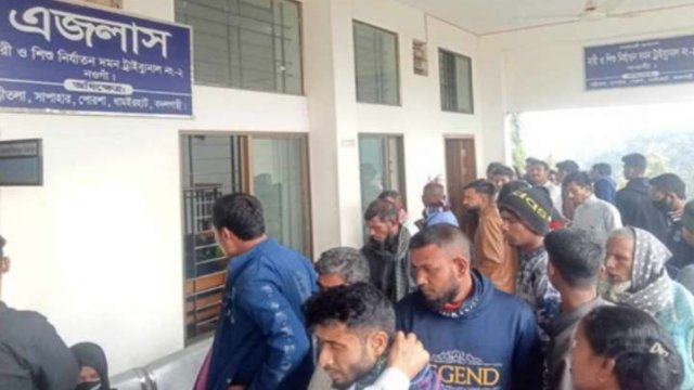 ভালবাসা দিবসে নওগাঁর আদালতে একইদিনে প্রেম-ভালবাসা সংক্রান্ত ৩৬ মামলার শুনানি
