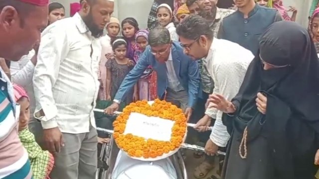 সাংবাদিক লায়েকুজ্জামানকে ফুলেল শ্রদ্ধায় শেষ বিদায় জানালো নগরকান্দা প্রেসক্লাব