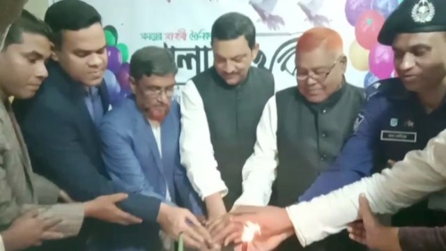 দৈনিক খোলাচোখ পত্রিকার প্রতিষ্ঠা বার্ষিকীতে কেক কাটলেন এমপি লাবু চৌধুরী 