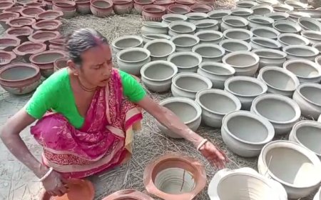 দিন দিন হারিয়ে যাচ্ছে মৃৎশিল্প, তবুও নগরকান্দার ৩৫ টি পরিবার ধরে রেখেছে তাদের আদিপেশা