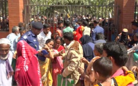 নওগাঁয় বিনামূল্যে স্বাস্থ্যসেবা ক্যাম্পে বিশৃঙ্খলা