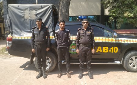 আন্ত:জেলা মাদক ব্যবসায়ীকে ১৫০ বোতল ফেন্সিডিল সহ গ্রেফতার করেছে র‍্যাব-১০ , সিপিসি-৩,