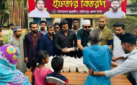 পবিত্র মাহে রমজান উপলক্ষে ফরিদপুর জেলা ছাত্রলীগের ইফতার সামগ্রী বিতরণ অনুষ্ঠিত 