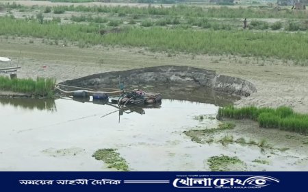 মানিকগঞ্জের কালিগঙ্গা নদী থেকে অবৈধ ড্রেজার মেশিন বসিয়ে চলছে বালু-মাটি বিক্রির রমরমা বানিজ্য 