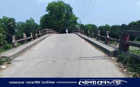 বহুবছর ধরেই রেলিং ভেঙ্গে ঝুঁকিপূর্ণ হয়ে পড়েছে সোনারং ব্রিজটি