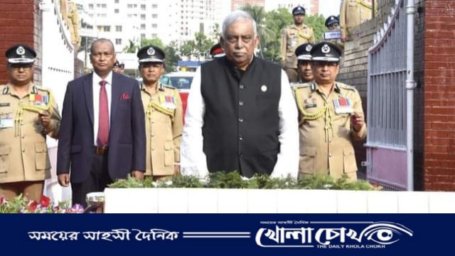 রাজারবাগ স্মৃতিস্তম্ভে শ্রদ্ধা জানালেন স্বরাষ্ট্র মন্ত্রী আসাদুজ্জামান এমপি