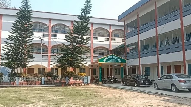 শতবর্ষী সরকারি মহেন্দ্র নারায়ণ একাডেমীর ফাউন্ডেশন ৮৬ করে দেখালো একটি ভিন্নধর্মী অনুষ্ঠান 
