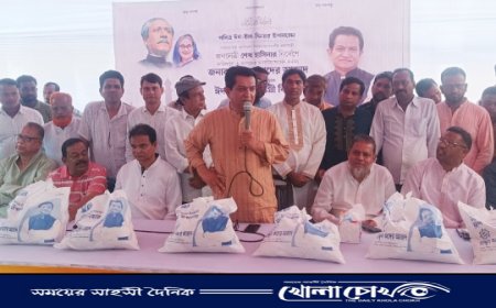 পবিত্র ঈদুল ফিতর উপলক্ষে ফরিদপুর-৩ আসনের সংসদ সদস্য একে আজাদের ঈদ উপহার বিতরণ