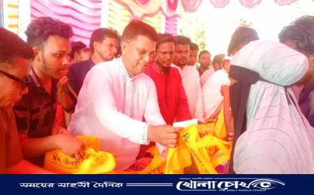 সালথায় কাজী আব্দুস সোবহানের ঈদ উপহার বিতরণ