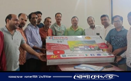ফরিদপুর প্রেসক্লাব কে ৫০ ইঞ্চি স্মার্ট এলইডি ‌ টিভি উপহার দিলেন বোয়ালমারী পৌর মেয়র