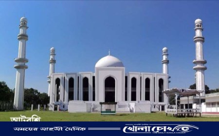 চট্টগ্রামে ঈদের প্রধান জামাত সকাল আটটায় নগরীর জমিয়াতুল ফালাহ জাতীয় মসজিদে 