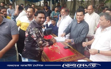 পবিত্র ঈদ-উল-ফিতর উপলক্ষে ফরিদপুর-৩ আসনের  সংসদ সদস্য এ কে আজাদের ঈদ উপহার প্রদান