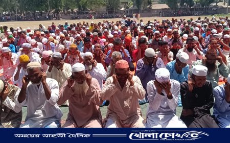 বৃষ্টির জন্য হাতীবান্ধায় ইস্তিসকার নামাজ আদায়