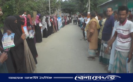 নোয়াখালীতে উচ্ছেদ আতংকে এলাকাবাসীর ভূমি দুস্যুর বিরুদ্ধে মানববন্ধন ও ঝাড়ু মিছিল