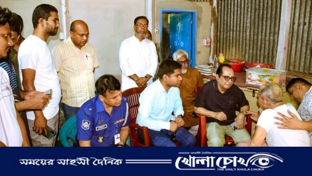 মহম্মদপুরে অসুস্থ্য বীর মুক্তিযোদ্ধা রোস্তম আলী শিকাদারকে দেখতে গেলেন ড.বীরেন শিকদার এমপি