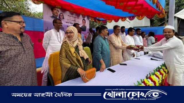 পবিত্র ঈদুল ফিতর উপলক্ষে ফরিদপুর-৩ আসনের সংসদ সদস্য একে আজাদের ঈদ উপহার বিতরণ