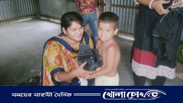 শাপলা মহিলা সংস্থার উদ্যোগে যৌনপল্লী শিশুদের মাঝে ঈদ সামগ্রী বিতরণ