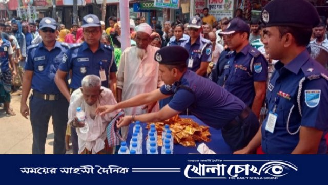 ফরিদপুর জেলা পুলিশের উদ্যোগে  খাবার পানি, স্যালাইন এবং গামছা বিতরণ অনুষ্ঠিত 