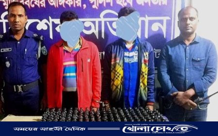 কালীগঞ্জে ৩০০ বোতল ফেন্সিডিল মোটরসাইকেলসহ গ্রেফতার২