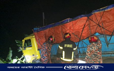 ফরিদপুর-বরিশাল মহাসড়কের ভবুকদিয়া এলাকায় গোল্ডেন লাইন ও ট্রাকের মুখোমুখি সংঘর্ষ, আহত-৪