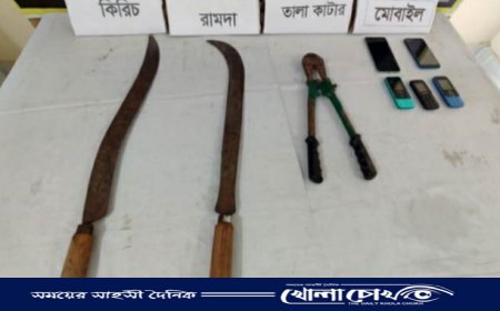 নোয়াখালীতে অস্ত্রসহ ছয় যুবক গ্রেফতার