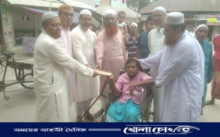 বোয়ালমারীতে দরিদ্রদের মাঝে জাকাত ফাউন্ডেশনের পক্ষ থেকে অর্থ প্রদান 