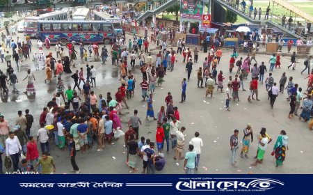 অটোরিকশা চালকদের রাস্তা অবরোধ,ভাংচুর,সংঘর্ষ 