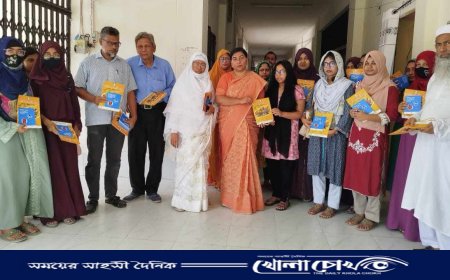 যৌন হয়রানি প্রতিরোধে ইবিতে বই বিতরণ