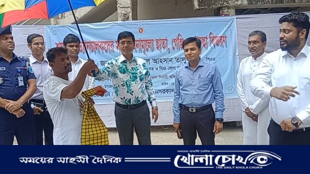 আপনার সন্তানকে স্কুলে পাঠাতে হবে--শ্রমজীবী ভ্যানচালকদের উদ্দেশ্যে জেলা প্রশাসক 
