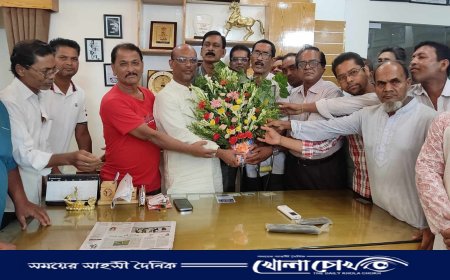 খোকসা উসাসের পক্ষে থেকে নবনির্বাচিত উপজেলা চেয়ারম্যানকে ফুলের শুভেচ্ছা