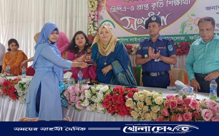 পুলিশ লাইন্স স্কুল অ্যান্ড কলেজের জিপিএ-৫ প্রাপ্ত ১'শ এক শিক্ষার্থীকে সংবর্ধনা 