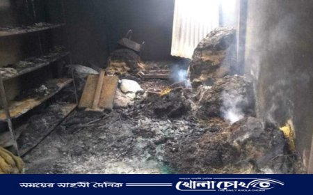 আত্রাইয়ে আগুনে পুড়ে ভস্মীভূত তিনটি দোকান,ক্ষতির পরিমাণ প্রায় ১১ লক্ষ টাকা