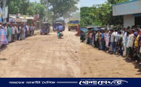 সিএন্ডবি ঘাটে অতিরিক্ত টোল আদায়ের প্রতিবাদে মানববন্ধন অনুষ্ঠিত 