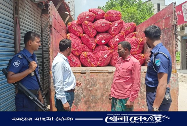 ভোক্তা অধিকারের তদারকিতে প্রতি মন পেঁয়াজে দাম কমেছে ৩০০ টাকা