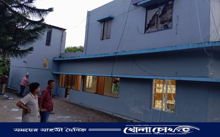 নোয়াখালীর বেগমগঞ্জে পুলিশ সার্কেল ও ভূমি অফিসে অগ্নিসংযোগ-ভাংচুর