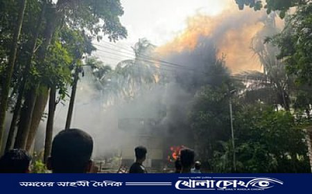 নোয়াখালীতে ওবায়দুল কাদেরের বাড়িতে হামলা অগ্নিসংযোগ