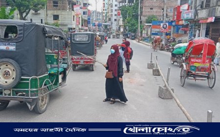 ফরিদপুরের বিভিন্ন স্থানে  ট্রাফিক পুলিশের দায়িত্ব পালন করছে শিক্ষার্থীরা
