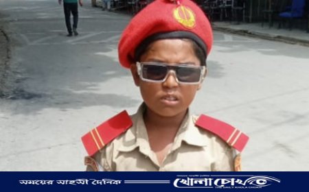 শহরে যানজট নিরসনে কাজ করছেন সপ্তম শ্রেণীর ছাত্র নিরব শেখ