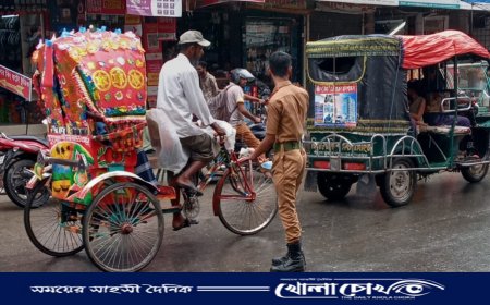রোদ-বৃষ্টির উপেক্ষা করে চলছে ট্রাফিক কার্যক্রম 