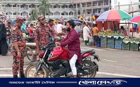 রোদ-বৃষ্টি উপেক্ষা করে চলছে ট্রাফিক কার্যক্রমঃ যোগ দিয়েছে ফায়ার সার্ভিস