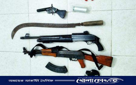 নোয়াখালীর তিন থানার লুট হওয়া অস্ত্র উদ্ধার,টাকা পৌঁছেদিলো সেনাবাহিনী