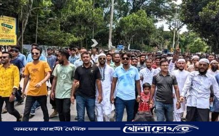 শেখ হাসিনা ও খুনিদের বিচারের দাবিতে বিশাল বিক্ষোভ মিছিল 